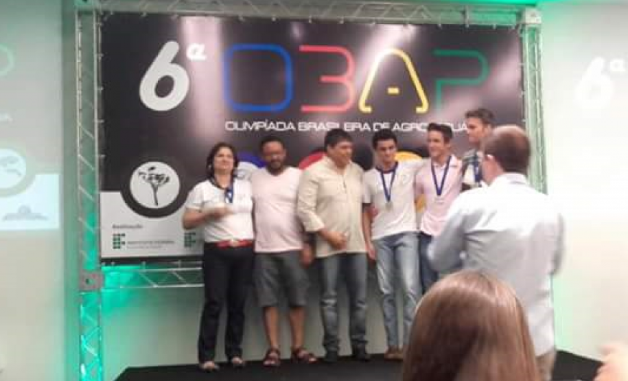 Os estudantes do curso técnico em agropecuária do Centro Estadual de Educação Profissional Manoel Moreira Pena, de Foz do Iguaçu (Oeste do Estado), ficaram entre os primeiros lugares na 6° edição da Olimpíada Brasileira de Agropecuária (OBAP), realizada no início do mês em Uberlândia (Minas Gerais). Os paranaenses ficaram com o primeiro e segundo lugar na classificação geral da competição que reuniu 180 estudantes de intuições estaduais e federais de todo o país.