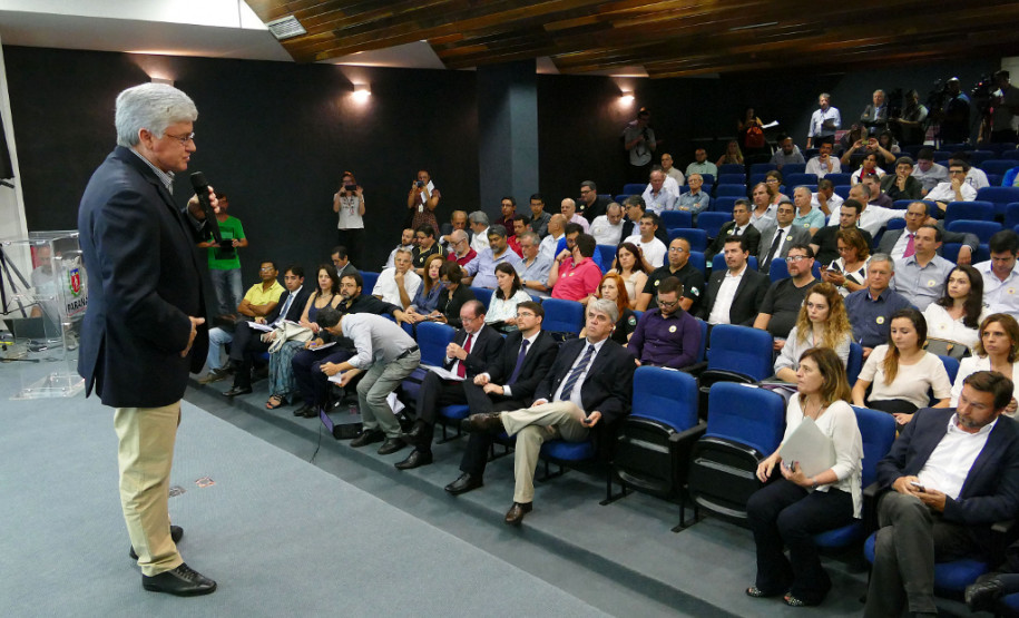 O secretário da Fazenda Mauro Ricardo também apresentou um levantamento feito em todo o País para verificar quais Estados estão concedendo reajustes e quem pagará em dia o 13º salário