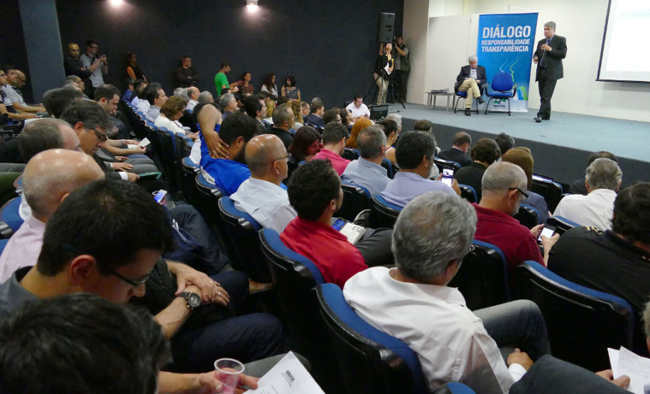 O secretário da Fazenda Mauro Ricardo também apresentou um levantamento feito em todo o País para verificar quais Estados estão concedendo reajustes e quem pagará em dia o 13º salário