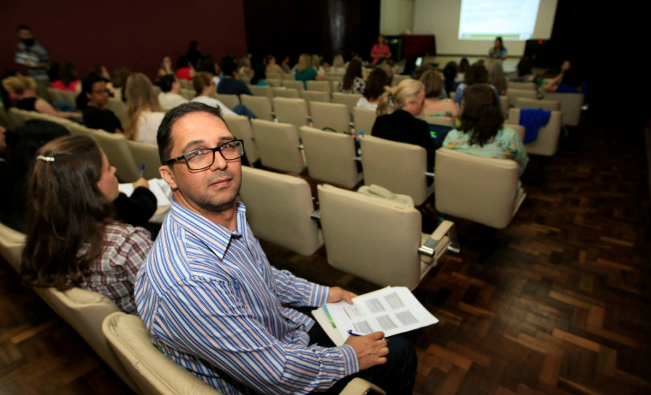 As orientações do encontro serão repassadas às equipes dos núcleos de educação, aos professores que atuam no atendimento especializado nas escolas estaduais que ofertam a modalidade e às secretarias municipais de ensino. “É preciso que todos entendam que o trabalho precisa ser unificado, planejado e integrado entre todas as instâncias envolvidas com a educação especial”, disse Maurício Ângelo dos Santos, do Núcleo Regional de Educação de Paranavaí (Noroeste do Estado).