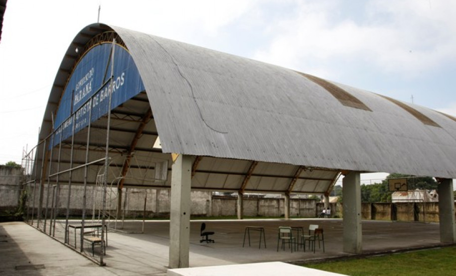 O Colégio Estadual Homero Baptista de Barros, no bairro Capão Raso, em Curitiba, foi desocupado depois de uma conversa entre a direção da escola e os pais dos alunos. Após uma semana de ocupação, uma iniciativa conjunta entre pais, estudantes e professores garantiu a normalidade do calendário escolar na instituição.