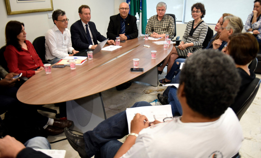 O Governo do Estado reafirmou nesta quarta-feira (26) a disposição para o diálogo com servidores e reabriu as negociações sobre questões salariais do funcionalismo e o encerramento das greves.