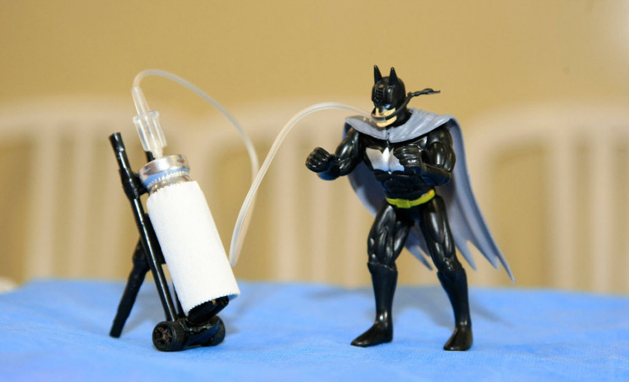 Os estudantes do 3° período do curso técnico em enfermagem do Colégio Estadual Guido Straube, em Curitiba, desenvolveram uma metodologia inédita para auxiliar no tratamento de saúde de crianças e adolescentes e retribuir à comunidade escolar os conhecimentos obtidos durante a formação