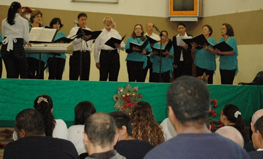 Coral da Seed realiza apresentações