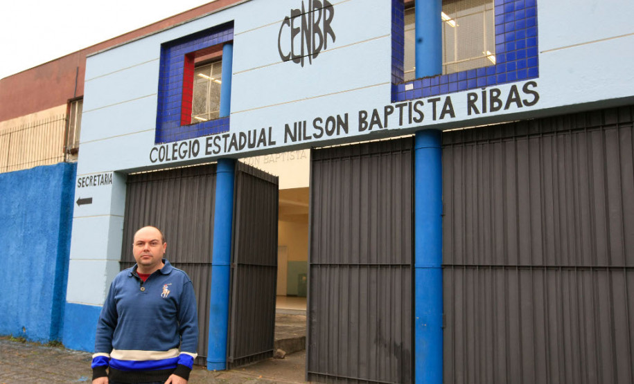 O Governo do Estado depositou mais R$ 3,8 milhões diretamente na conta das escolas da rede pública estadual. O dinheiro refere-se à nona cota consumo do programa Fundo Rotativo da Secretaria de Estado da Educação e já está disponível para ser utilizado para a compra de materiais usados no dia a dia dos colégios.<br />
<br />
Este ano, mais de R$ 60 milhões já foram repassados às escolas por meio do Fundo Rotativo.