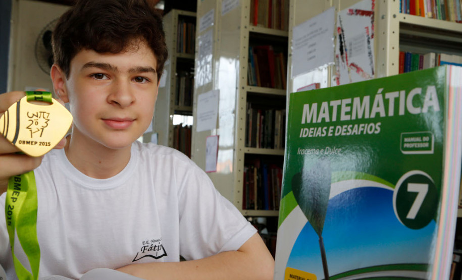 O aluno André Luiz Ruviaro Almeida, 12 anos, do 7° ano do ensino fundamental da Escola Estadual Nossa Senhora de Fátima, em Curitiba, participou pela primeira vez da competição. André contou que não teve muita dificuldade durante as provas porque, além de gostar da disciplina, teve uma boa preparação. “Estudei muito e, além disso, me preparei bem. A gente tem que ter calma e concentração na hora das provas para desenvolver os raciocínios”, disse.
