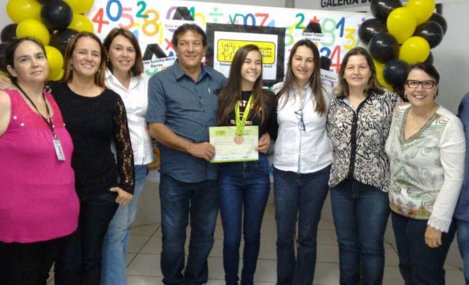 Os estudantes que conquistaram as medalhas de prata e bronze foram premiados entre junho e agosto deste ano em cerimônias regionais no Estado. Na foto, evento do NRE Loanda.