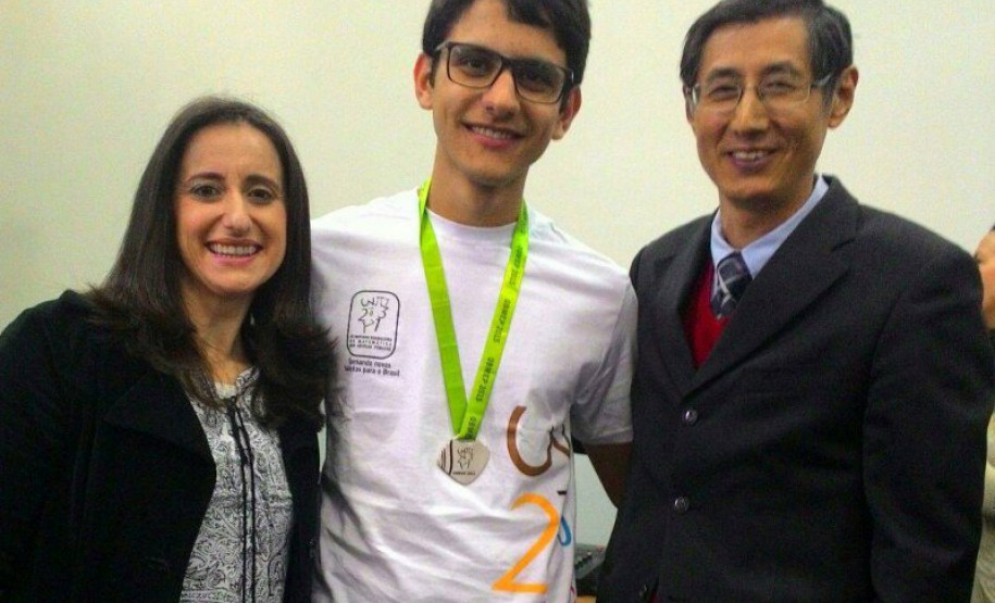 Os estudantes que conquistaram as medalhas de prata e bronze foram premiados entre junho e agosto deste ano em cerimônias regionais no Estado. Na foto, evento do NRE Wenceslau Braz.