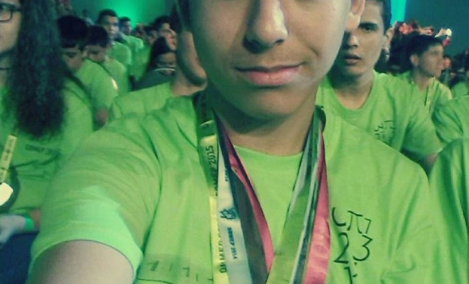 O estudante João Vinicius Primaki, 15 anos, do 2° ano do Colégio Estadual General Carneiro, em Roncador, na região Central do Estado, ganhou sua quinta medalha na Obmep