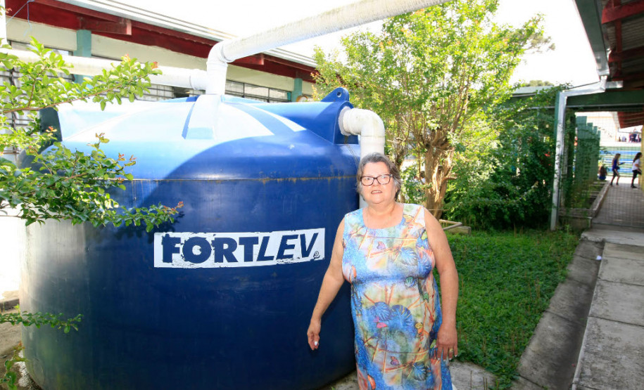 A água captada serve para diversas atividades. “Nós podemos lavar as calçadas, os banheiros, o pátio, regar os jardins e a horta da escola. Era um recurso que tínhamos e que estava sendo desperdiçado”, contou a diretora Naterci de Souza Schiavinato.