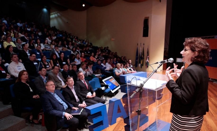 Professores, Instituições de Ensino Superior e municípios que apresentaram as iniciativas mais expressivas na área da Educação Empreendedora em diferentes regiões do Estado foram premiados pelo Sebrae Paraná na última quinta-feira, dia 17, em Curitiba