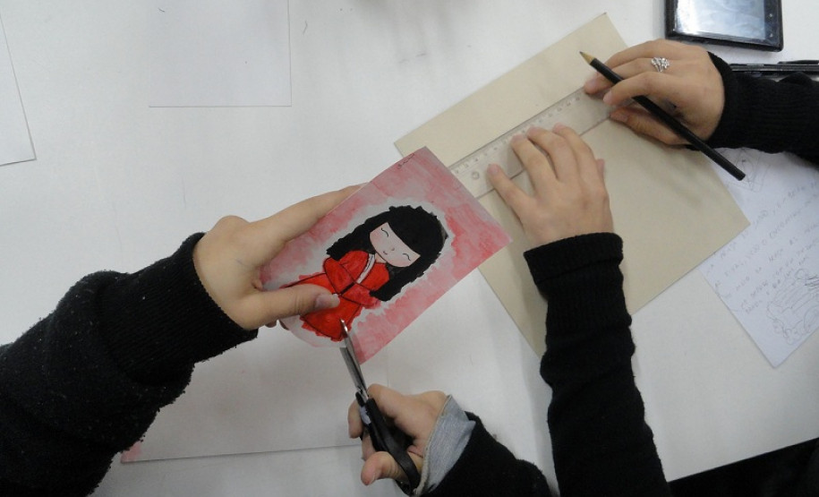 O Centro Juvenil de Artes Plásticas (CJAP) abre nesta sexta-feira (25), às 18 horas, a exposição “O corpo em movimento”. A mostra apresenta as obras que os alunos do Centro desenvolveram durante o segundo semestre. A exposição “Arte e Patrimônio Cultural” é uma produção dos alunos do curso do Magistério do Instituto de Educação do Paraná Professor Erasmo Pilotto. A entrada é gratuita.