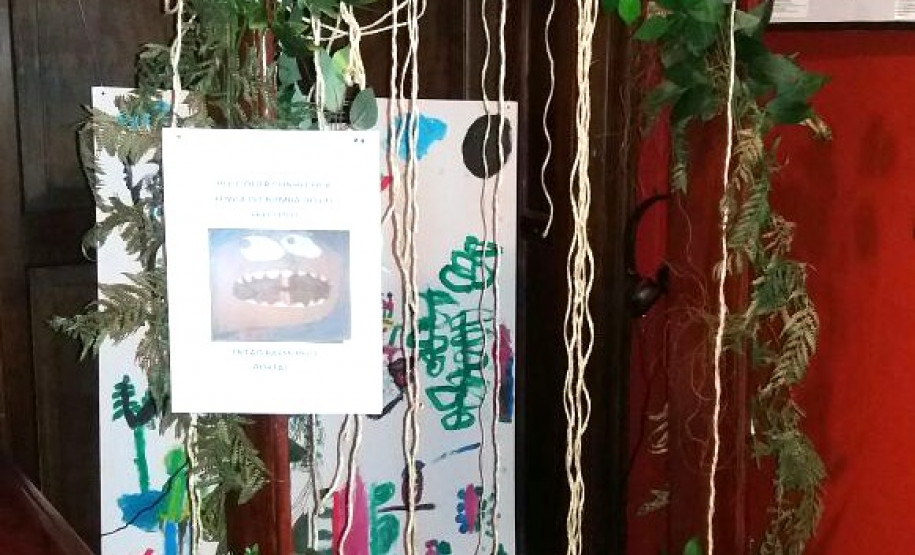 O Museu da Escola Paranaense, em parceria com o Museu Paranaense e a Secretaria Municipal de Educação, realiza até o dia 12 de fevereiro de 2017 a exposição “Desvendando Contextos: Educação Patrimonial na Pequena Infância”. A abertura foi nesta terça-feira (22), em Curitiba, e contou com a participação de cerca de trezentas pessoas.