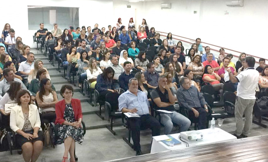 A Secretaria de Estado da Educação entregou nesta quarta-feira (23), em Ibaiti, o Prêmio de Gestão às escolas pertencentes ao Núcleo Regional de Educação (NRE) de Ibaiti (Norte Pioneiro) que desenvolvem projetos pedagógicos inéditos e incentivam a participação da comunidade na administração financeira.