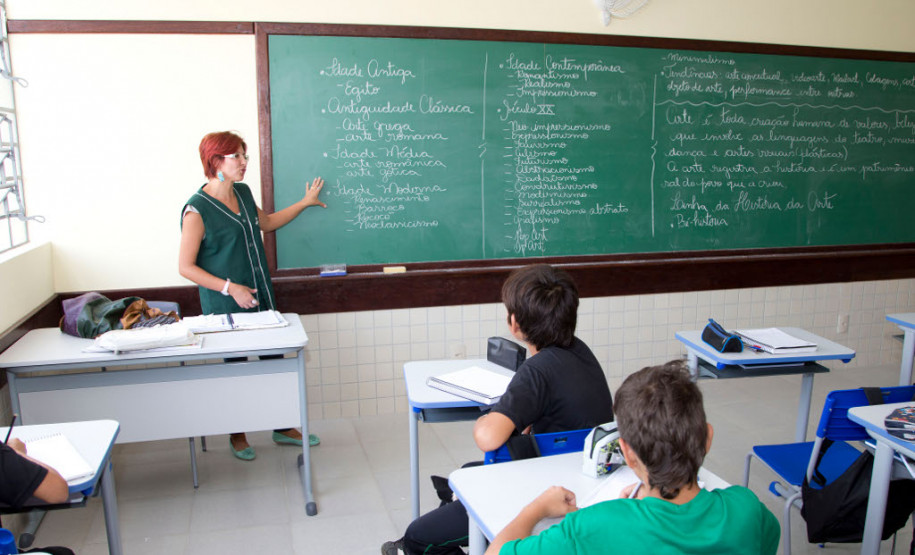 O prazo para confirmar a rematrícula na rede estadual de ensino para o ano que vem vai até esta sexta-feira (25)