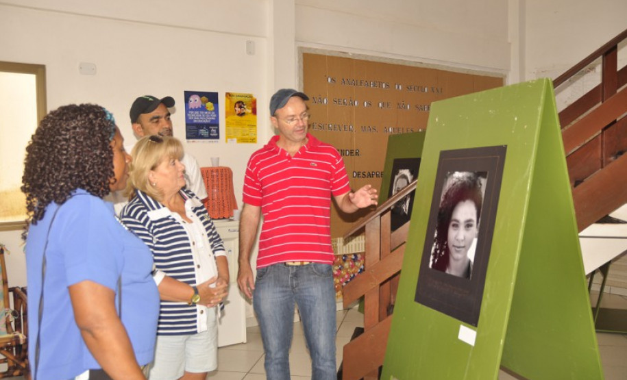 Os coordenadores das equipes multidisciplinares que atuam nas escolas estaduais de nove municípios atendidos pelo Núcleo Regional de Educação de Foz do Iguaçu participaram nesta quinta-feira (24), em Foz do Iguaçu, da avaliação das ações realizadas durante o ano para garantir o ensino de conteúdos relacionados às culturas africana, afrobrasileira e indígena. O evento é uma realização da regional de ensino e envolveu cerca de 80 coordenadores.