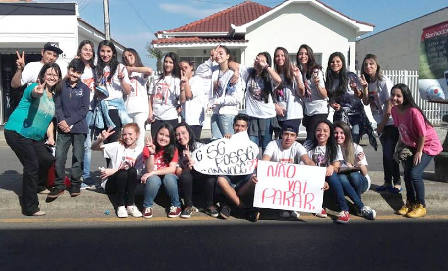 Mais de 700 voluntários dispostos a doar medula óssea. Esse é o resultado obtido pelos estudantes do 9° ano do ensino fundamental do Colégio Estadual Alcides Munhoz, em Imbituva (Centro-Sul do Estado), que há dois anos desenvolvem o projeto Doe vida! Doe Medula.