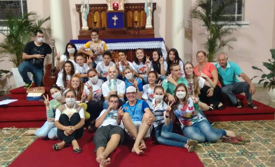 Mais de 700 voluntários dispostos a doar medula óssea. Esse é o resultado obtido pelos estudantes do 9° ano do ensino fundamental do Colégio Estadual Alcides Munhoz, em Imbituva (Centro-Sul do Estado), que há dois anos desenvolvem o projeto Doe vida! Doe Medula.