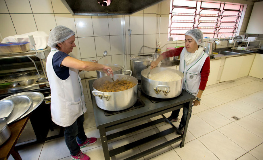 O Governo do Paraná depositou nesta quinta-feira (01), diretamente na conta das escolas, mais uma cota extra de recursos do programa Fundo Rotativo, da Secretaria de Estado da Educação