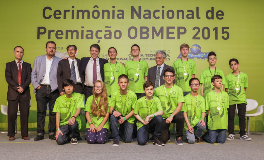 Este é o terceiro ano consecutivo que a estudante Andressa Blum Peres, 13 anos, do 8° ano, conquista medalhas na Obmep, sendo uma de bronze (2014) e duas de ouro (2015 e 16)