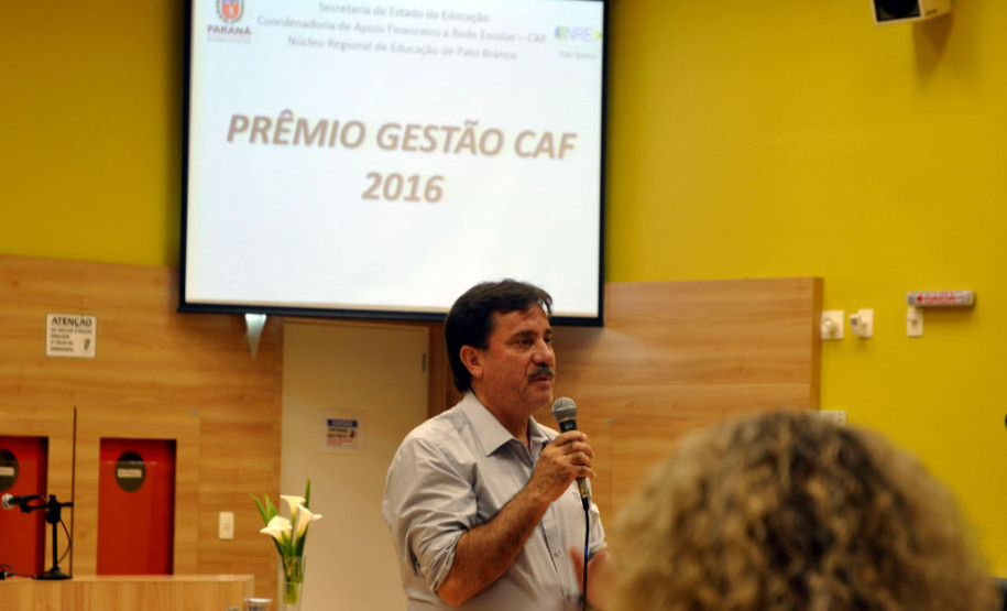 Durante as premiações, diretores, professores, alunos e representantes da comunidade de cada escola assistiram a apresentações musicais e teatrais, participaram de palestras e seminários ministrados pela equipe da Coordenadoria de Apoio Financeiro à Rede Escolar (CAF)