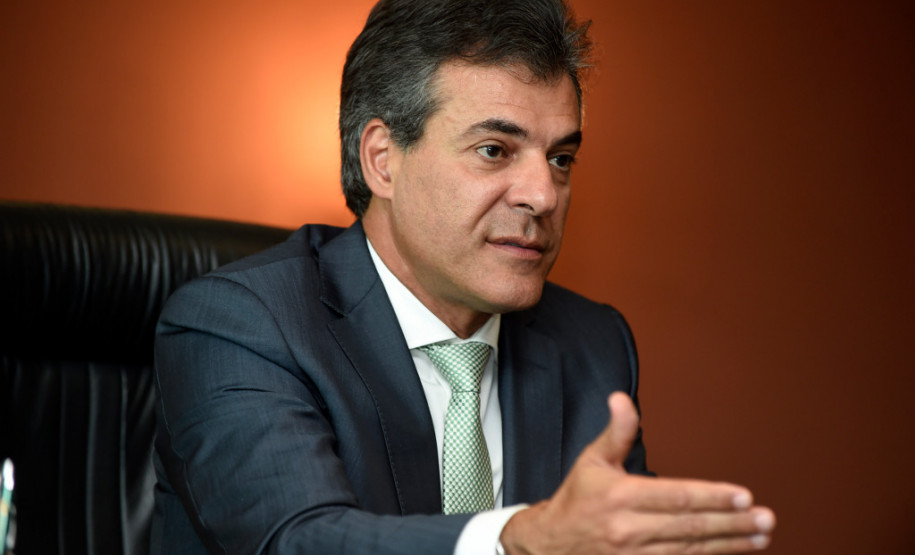 “O Paraná se antecipou ao aprofundamento da crise, fez a lição de casa, manteve as contas em dia e, mesmo diante de um cenário difícil na economia, terá condições de fazer investimentos expressivos em 2017”, disse o governador Beto Richa.