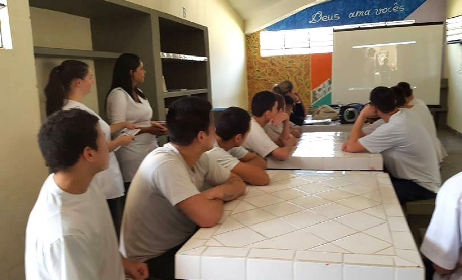 Adolescentes privados de liberdade realizam o Enem Exame Nacional do Ensino Médio para pessoas privadas de liberdade (Enem/PPL) está sendo aplicado para 135 alunos nos Centros de Socioeducação. Na foto, atividades do Cense de Ponta Grossa.