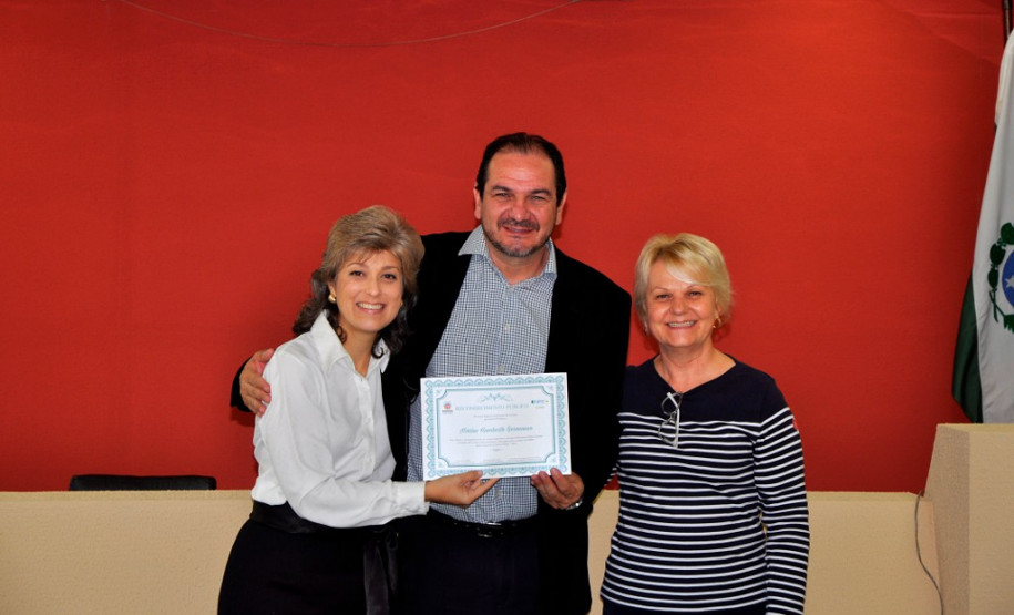 Na mesma cerimônia foram condecorados os professores que participam do programa Eureka, com aulões preparativos para as provas do Exame Nacional do Ensino Médio (Enem) e vestibulares.