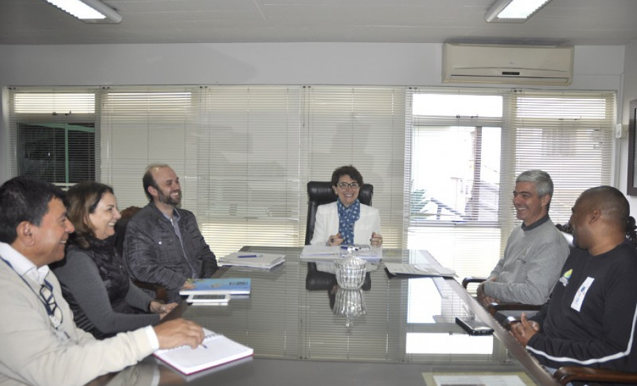 O Governo do Paraná, através das secretarias de estado da Educação e do Esporte e do Turismo, vai ampliar a oferta da prática de iniciação ao voleibol nas escolas da rede estadual. Neste ano duas novas escolas serão beneficiadas pela parceria entre o Governo do Estado e o Instituto Compartilhar.