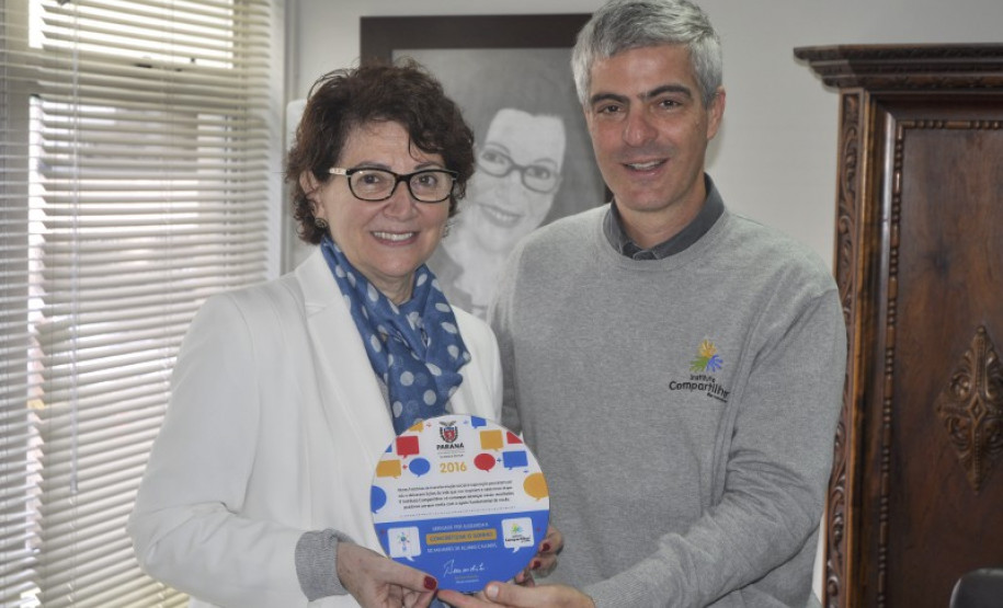 O Governo do Paraná, através das secretarias de estado da Educação e do Esporte e do Turismo, vai ampliar a oferta da prática de iniciação ao voleibol nas escolas da rede estadual. Neste ano duas novas escolas serão beneficiadas pela parceria entre o Governo do Estado e o Instituto Compartilhar.