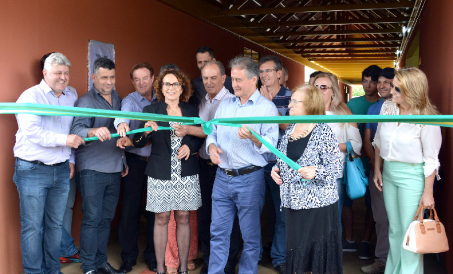 Governo do Paraná mais que dobrou os investimentos em 2016 Inauguração do Colégio Estadual Acquilino Massochin, em Cascavel