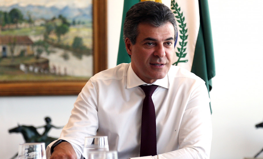 O governador Beto Richa autorizou nesta terça-feira (31) a convocação de mais 339 professores para a rede estadual de ensino. Eles foram aprovados em concurso público realizado em 2013. O governador também autorizou a convocação 163 policiais militares, suplentes do concurso público realizado em 2012.