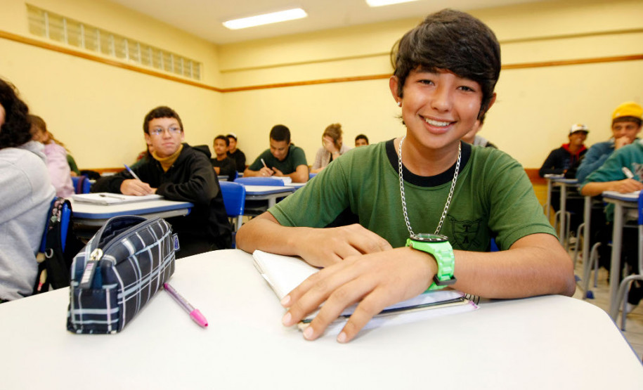 A secretária da Educação, professora Ana Seres, esclarece que as alterações previstas na Resolução 113, de distribuição de aulas para este ano letivo, não alteram em nada a rotina de sala de aula para mais de 1 milhão de estudantes da rede pública estadual do Paraná, que retornam às escolas em 15 de fevereiro.