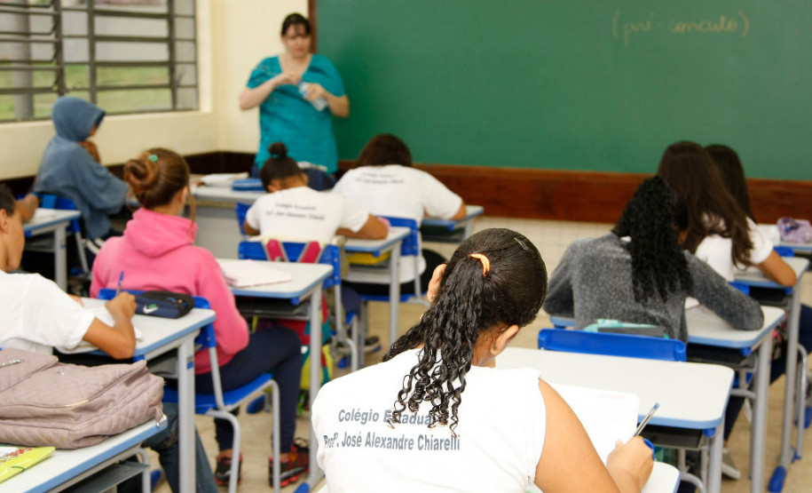 Decisão do desembargador Abraham Lincoln Calixto, do Tribunal de Justiça (TJ) do Paraná, restabeleceu nesta segunda-feira (06) os efeitos da Resolução 113/2017, que trata da distribuição de aulas no Estado para este ano letivo