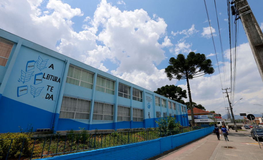 Rede estadual se prepara para o início do ano letivo No Colégio Estadual Romário Martins, em Piraquara, na Região Metropolitana de Curitiba, oito funcionários trabalham para deixar a escola pronta para recepcionar os 1