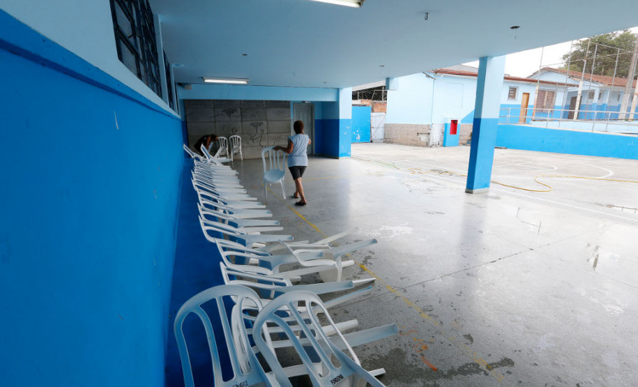 Rede estadual se prepara para o início do ano letivo No Colégio Estadual Romário Martins, em Piraquara, na Região Metropolitana de Curitiba, oito funcionários trabalham para deixar a escola pronta para recepcionar os 1