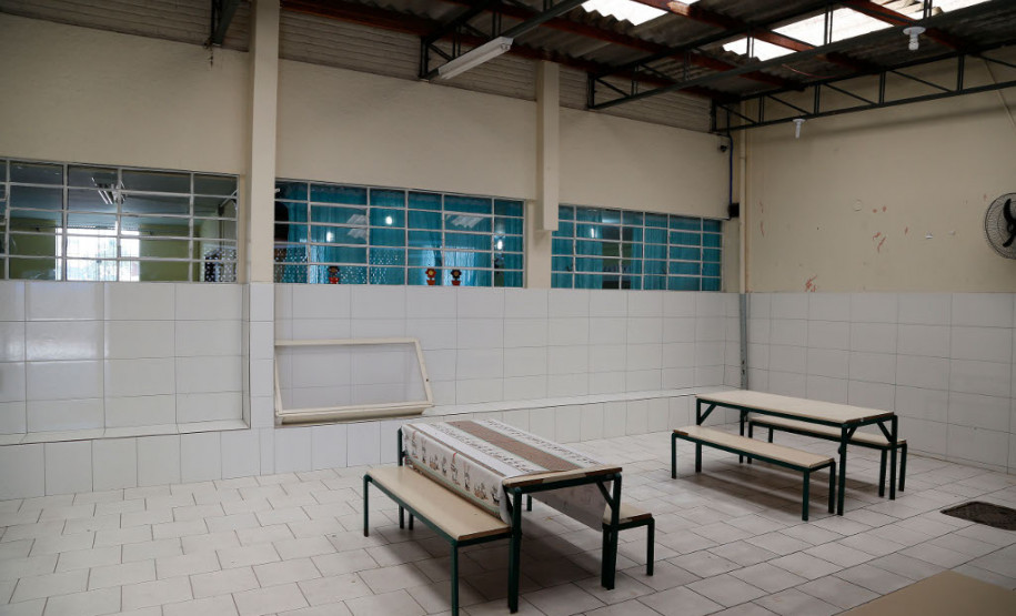 Rede estadual se prepara para o início do ano letivo No Colégio Estadual Romário Martins, em Piraquara, na Região Metropolitana de Curitiba, oito funcionários trabalham para deixar a escola pronta para recepcionar os 1