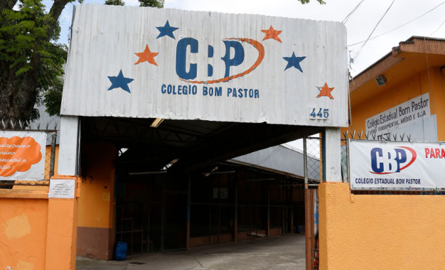 O processo para decidir onde os recursos seriam aplicados no Colégio Estadual Bom Pastor, no bairro Mercês, ocorreu em duas etapas. Primeiro, professores, funcionários e estudantes apontaram quais setores da escola precisavam de reforma imediata. Em seguida, o diagnóstico foi levado e debatido com a comunidade.<br/>
<br />
A comunidade decidiu pela reforma da rede elétrica, salas de aula, banheiros, sistema de calhas e do telhado das salas e da quadra poliesportiva.