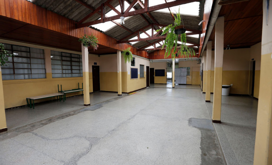 No Colégio João Mazzarotto serão feitas reformas e melhorias pontuais indicadas por representantes da Associação de Pais, Mestres e Funcionários (APMF) e do Conselho Escolar,composto por professores, alunos e funcionários.

O colégio vai ganhar rampas de acessibilidade para alunos cadeirantes, troca do forro e da rede elétrica, além de pintura interna e externa. O piso de taco das 15 salas de aula será substituído por granilite polido.