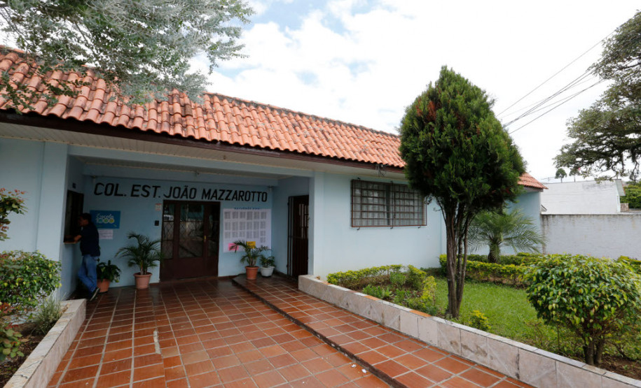 No Colégio João Mazzarotto serão feitas reformas e melhorias pontuais indicadas por representantes da Associação de Pais, Mestres e Funcionários (APMF) e do Conselho Escolar,composto por professores, alunos e funcionários.

O colégio vai ganhar rampas de acessibilidade para alunos cadeirantes, troca do forro e da rede elétrica, além de pintura interna e externa. O piso de taco das 15 salas de aula será substituído por granilite polido.