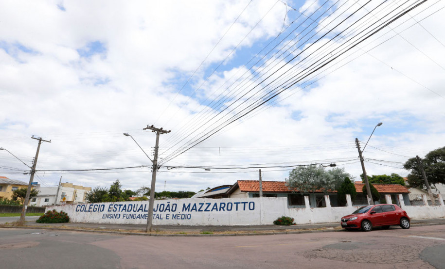 No Colégio João Mazzarotto serão feitas reformas e melhorias pontuais indicadas por representantes da Associação de Pais, Mestres e Funcionários (APMF) e do Conselho Escolar,composto por professores, alunos e funcionários.

O colégio vai ganhar rampas de acessibilidade para alunos cadeirantes, troca do forro e da rede elétrica, além de pintura interna e externa. O piso de taco das 15 salas de aula será substituído por granilite polido.