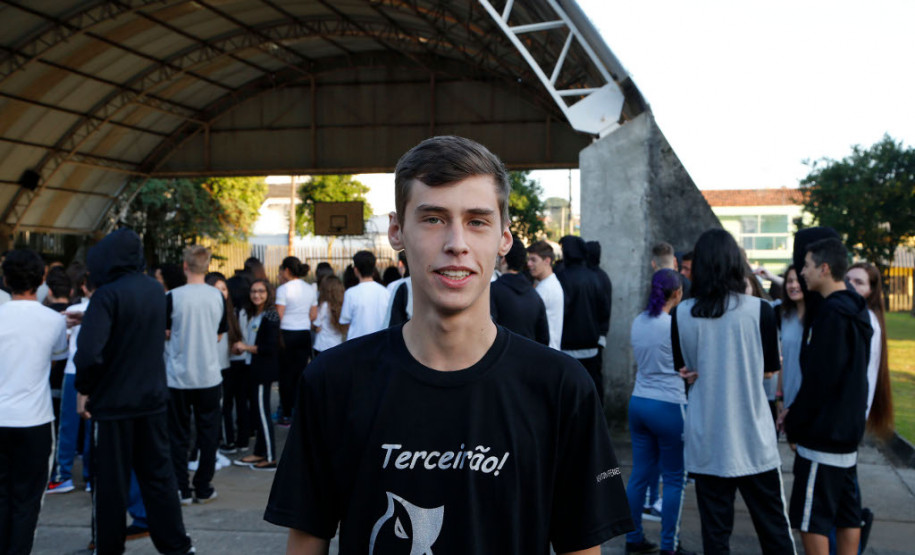 Mais de um milhão de alunos retornam às escolas estaduais “Esse ano vamos fazer o Enem e vestibulares, então a expectativa é que agente tenha uma boa preparação, sem greve ou interrupção das aulas”, disse o estudante Guilherme Vicentin Zilneyk, de 16 anos.