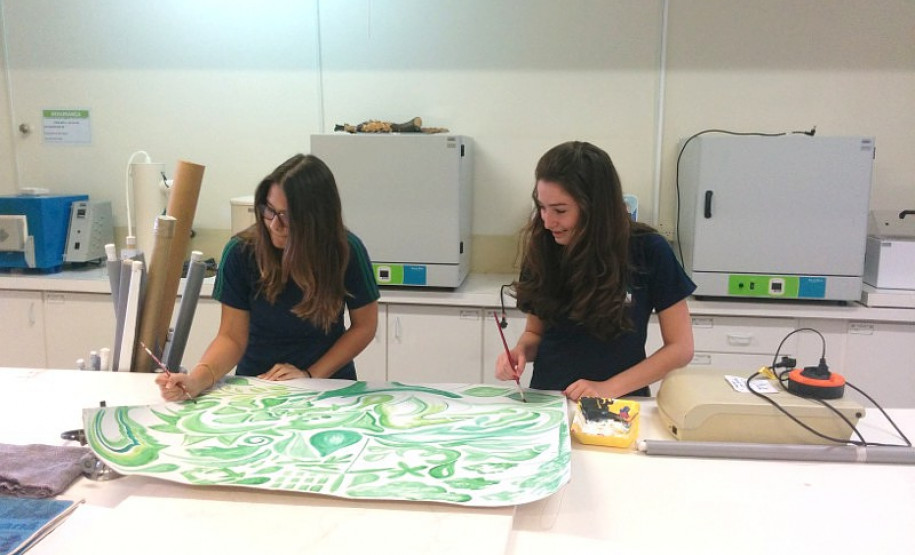 Gerenciamento de resíduos rende prêmio a estudantes O Ambientação é realizado há seis anos na escola e envolve mais de dois mil alunos, professores, funcionários e a comunidade escolar