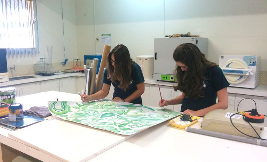 Gerenciamento de resíduos rende prêmio a estudantes O Ambientação é realizado há seis anos na escola e envolve mais de dois mil alunos, professores, funcionários e a comunidade escolar