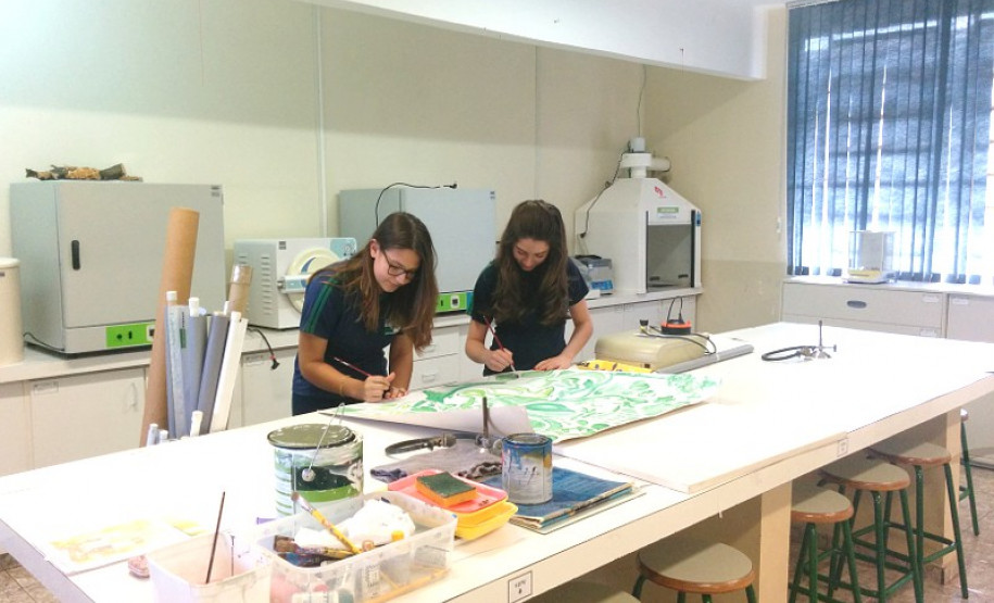 Gerenciamento de resíduos rende prêmio a estudantes O Ambientação é realizado há seis anos na escola e envolve mais de dois mil alunos, professores, funcionários e a comunidade escolar