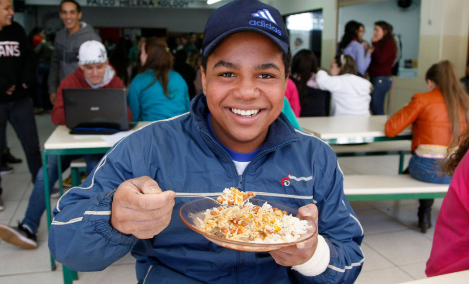 O Paraná investiu R$ 9,86 bilhões em educação em 2016, 15,3% mais do que os R$ 8,55 bilhões aplicados em 2015