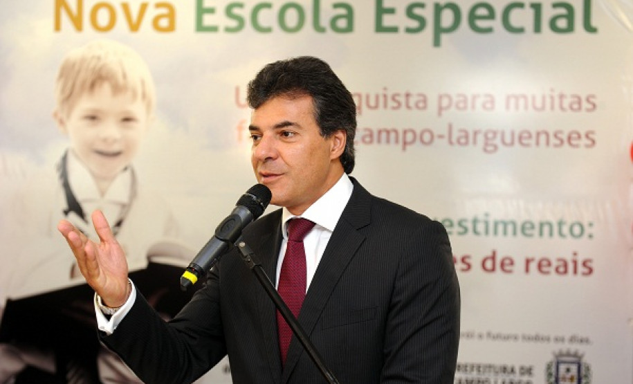 Governador inaugura escola de educação especial