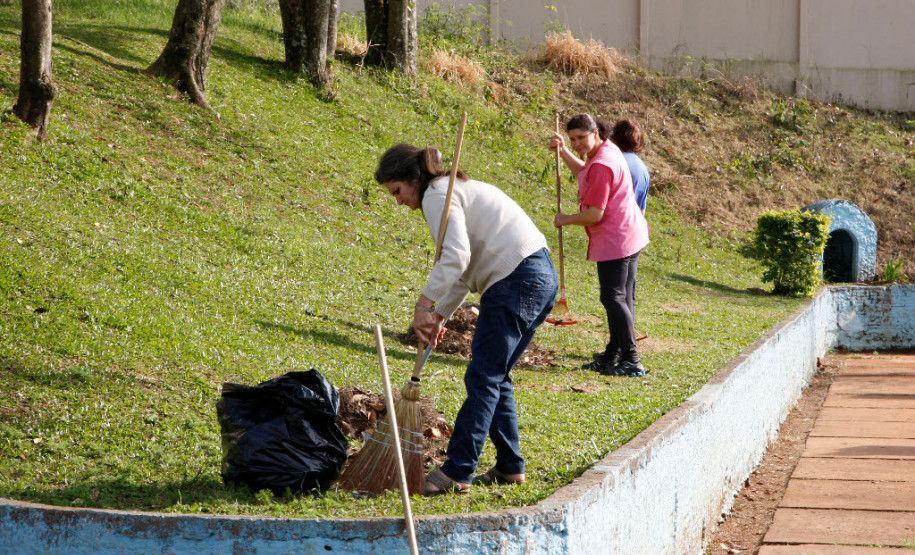 As mulheres geram, cuidam e ensinam. E a educação é isso, afinal de contas: gerar um mundo melhor. Ensinar para um mundo melhor.