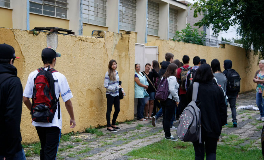As mulheres geram, cuidam e ensinam. E a educação é isso, afinal de contas: gerar um mundo melhor. Ensinar para um mundo melhor.