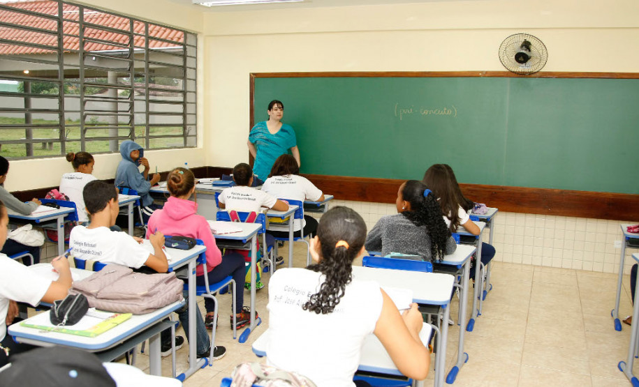 As mulheres geram, cuidam e ensinam. E a educação é isso, afinal de contas: gerar um mundo melhor. Ensinar para um mundo melhor.